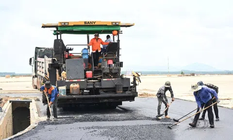 Sân bay Long Thành “nóng” giữa kỳ nghỉ lễ, hàng nghìn công nhân chạy đua về đích