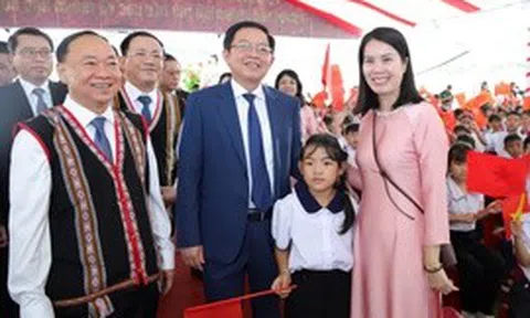 Phó Thủ tướng Hồ Quốc Dũng dự khánh thành trường nội trú liên cấp tại xã Ia Púch, Gia Lai