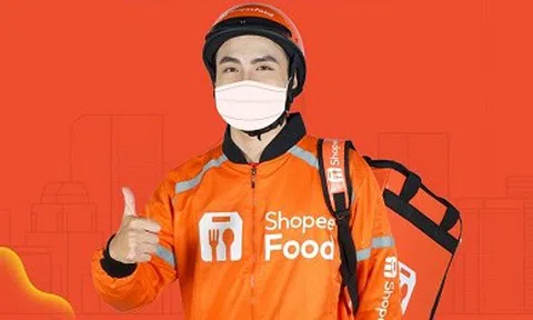 Shipper ShopeeFood “trực chiến”, hỗ trợ cửa hàng, quán ăn và người dân mùa dịch
