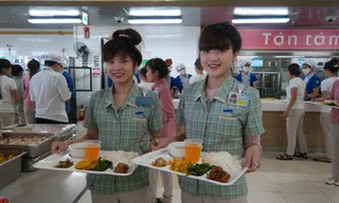 "Bán cơm" cho Samsung Việt Nam: Ngành kinh doanh trị giá nhiều nghìn tỷ mỗi năm nhưng lợi nhuận khá “xương xẩu”