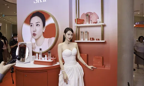 Sự kiện SK-II ra mắt cửa hàng mới tại Hà Nội thu hút dàn sao nữ đình đám, gây sốt tại trung tâm thương mại